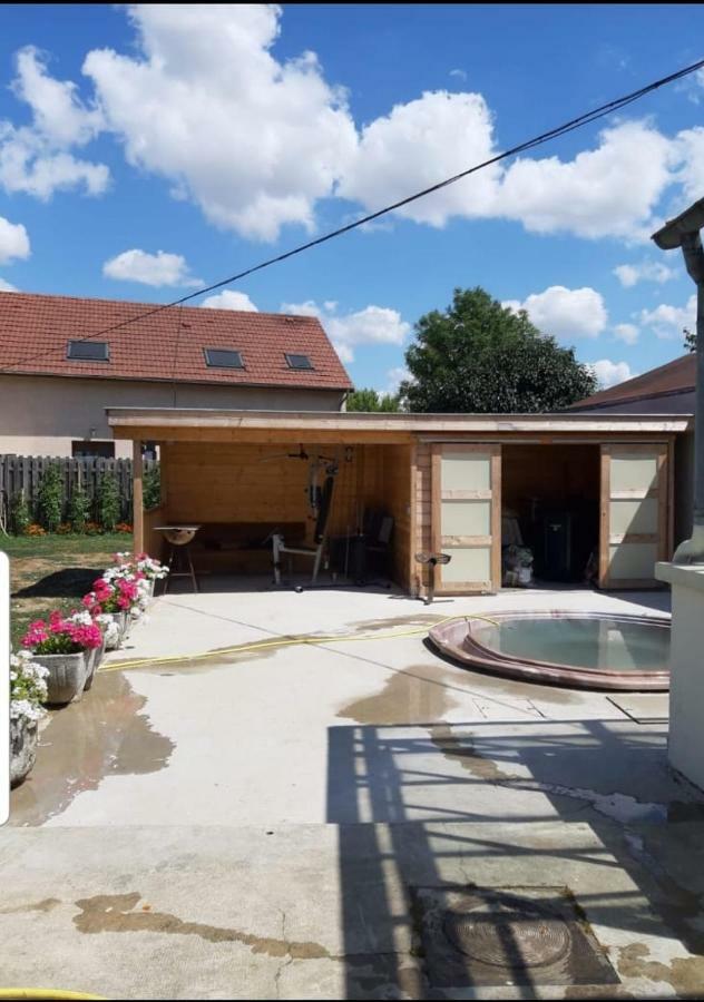 Chez Cadet Vila Larzicourt Exterior foto